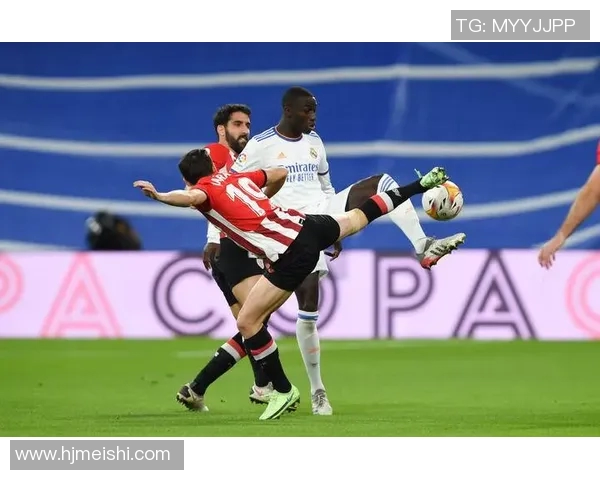 武汉足球队以99分领跑精英赛积分榜展现强大实力 武汉足球队以99分领跑精英赛积分榜展现强大实力