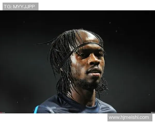 系发带的足球明星们如何在赛场上展现个性与风采 系发带的足球明星们如何在赛场上展现个性与风采