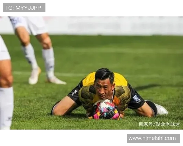 武汉足球队以99分领跑精英赛积分榜展现强大实力